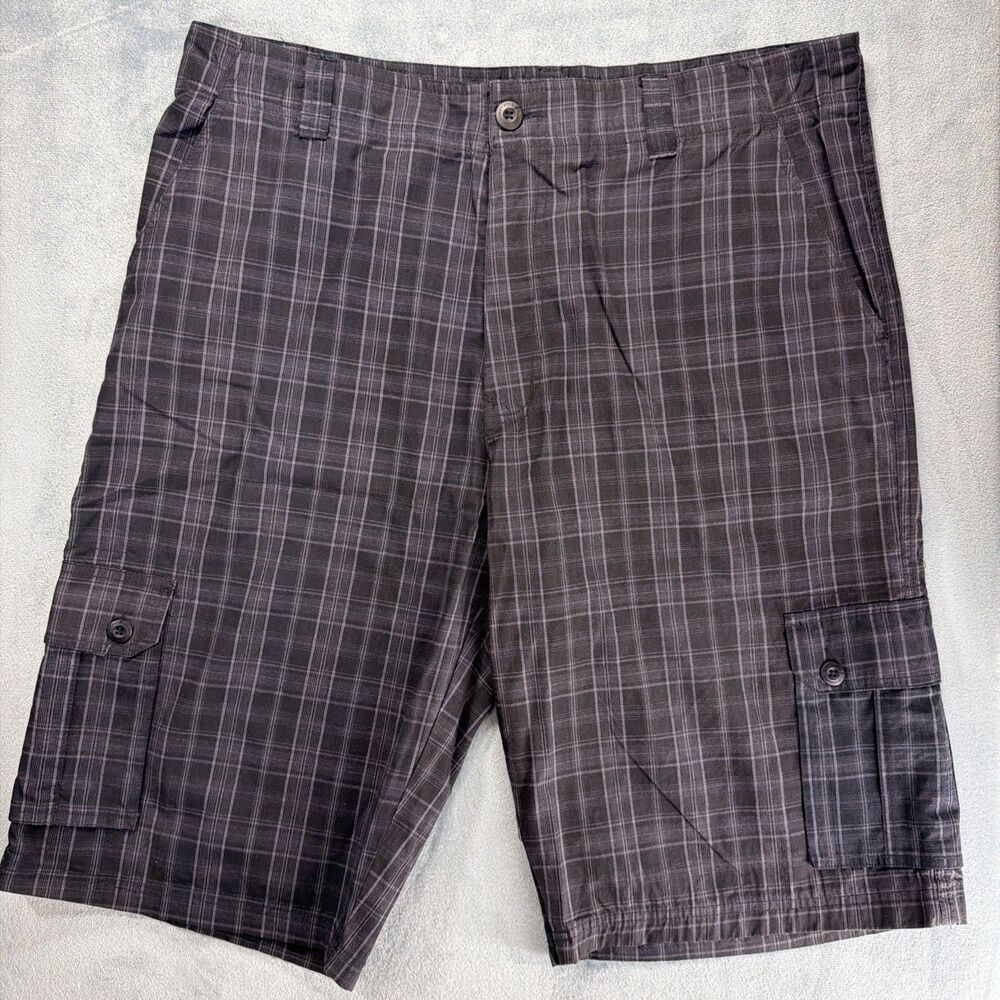 Echo Unltd Men's Size 36 x 26 Black and Grey Plaid Cargo Shorts Baggy